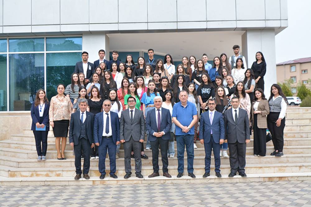 Naxçıvan Dövlət Universitetində  Ümummilli lider Heydər Əliyevin anadan olmasının 101-ci ildönümü və Naxçıvan Muxtar Respublikasının 100 illik yubileyinə həsr olunmuş bədii yaradıcılıq müsabiqə festivalı keçirilib