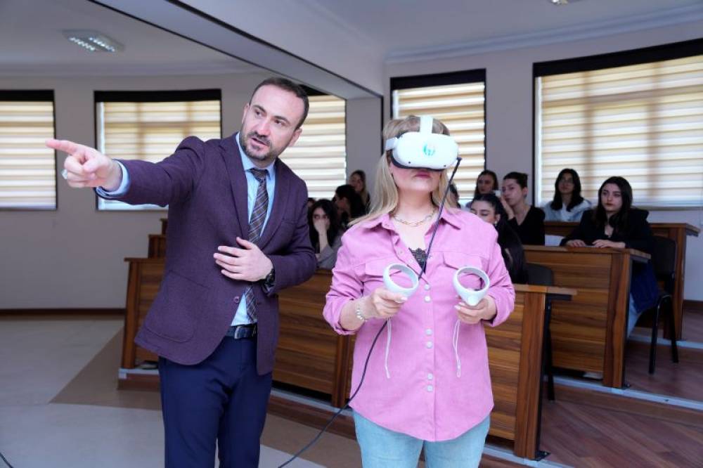 NDU-da “Təhsildə VR (Virtual Reallıq) istifadəsi” mövzusunda ustad dərs keçirilib