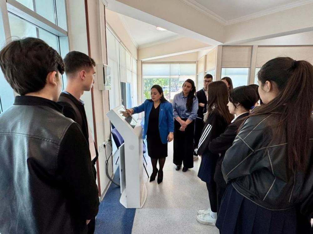 Şagirdlər NDU Elmi Kitabxanasında olublar