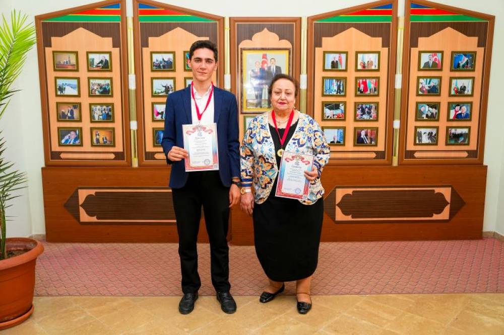 NDU-nun növbəti tələbəsi beynəlxalq elmi arenada   qızıl medal qazanıb