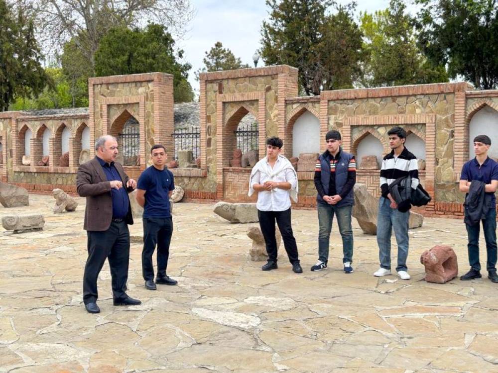 18 Aprel – Beynəlxalq Abidələr və Tarixi Yerlər Günü münasibətilə “Şəhərsalma və Memarlıq ili” çərçivəsində Naxçıvan Dövlət Universitetində silsilə tədbirlər həyata keçirilir