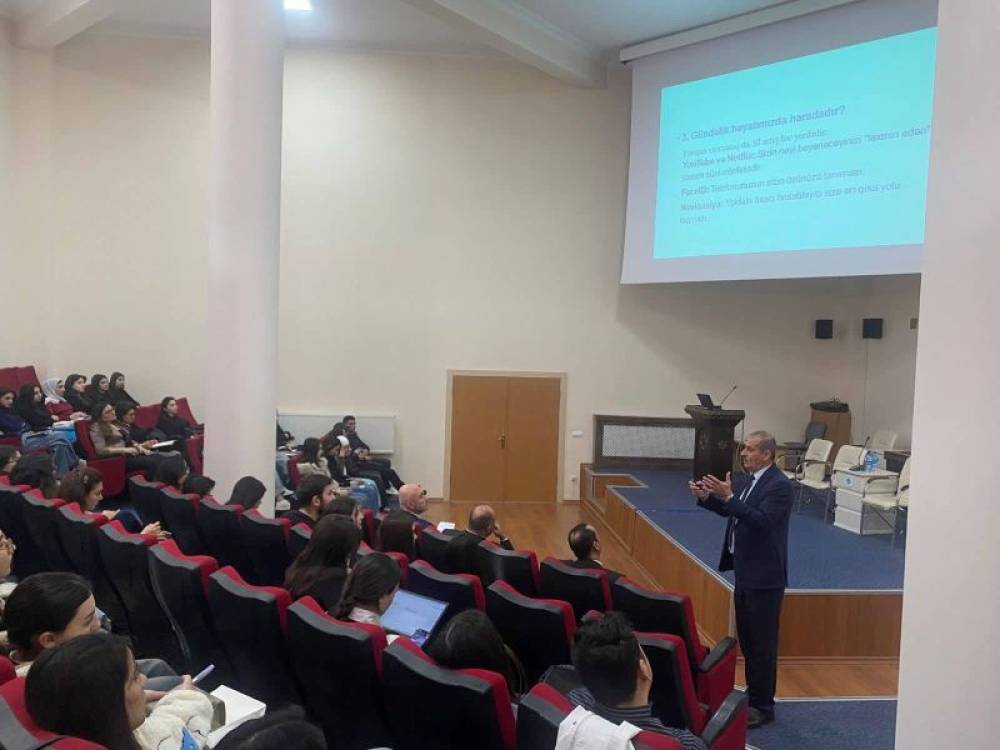 11 Mart 2026-cı il tarixdə Naxçıvan Dövlət Universitetidə “Elm Aylığı 2026”ya həsr olunmuş “Elmi tədqiqatlarda süni intellektdən istifadə bacarıqları” mövzusunda akademik təlim keçirilmişdir.