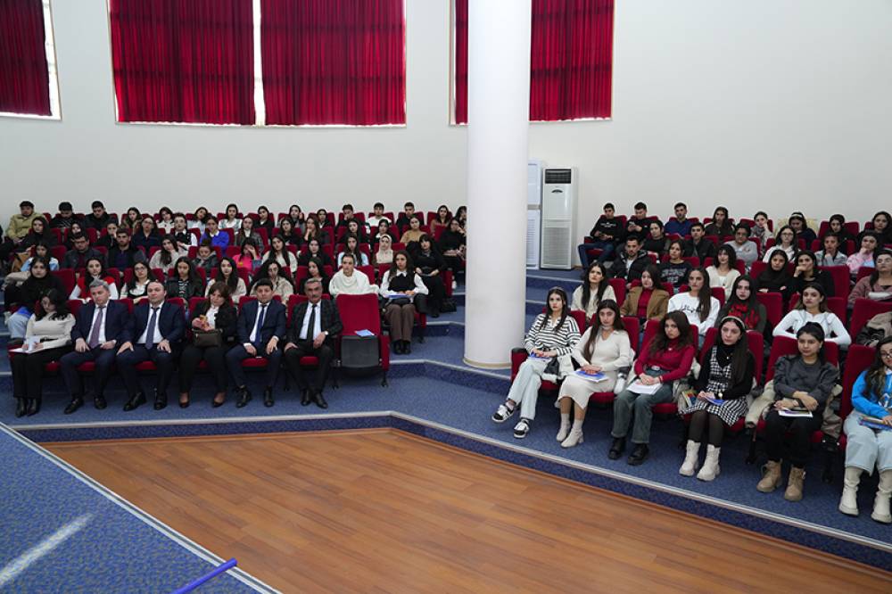 Naxçıvan Dövlət Universitetində “Dövlət qulluğunun üstünlükləri, dəyişikliklər və perspektiv planlar” mövzusunda seminar keçirilib