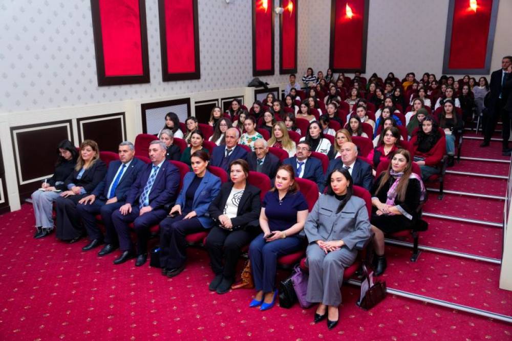 Naxçıvan Dövlət Universitetində  filoloq alim Mahirə Nağıqızı mühazirə keçib