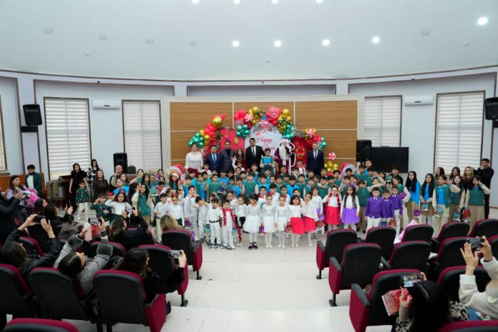 NDU-nun Beynəlxalq Kembric Məktəbində Həmrəylik Günü və Yeni il münasibətilə bayram tədbiri keçirilib