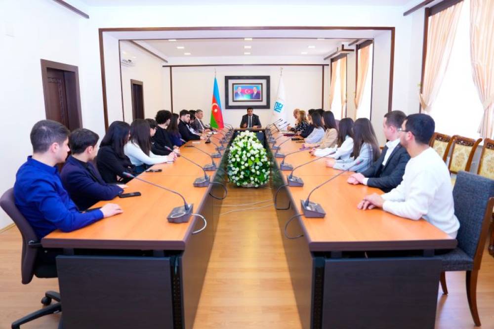 NDU-nun rektoru Elbrus İsayev “Hackathon”nun qalibləri ilə görüşüb
