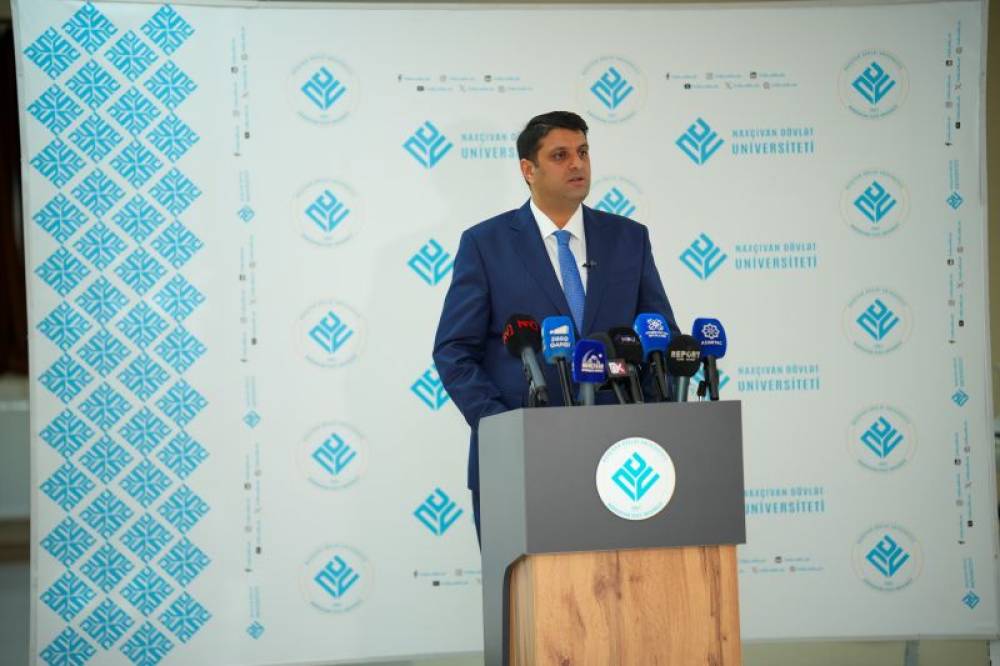 NDU-nun rektoru  Elbrus İsayev media nümayəndələri üçün brifinq keçirib