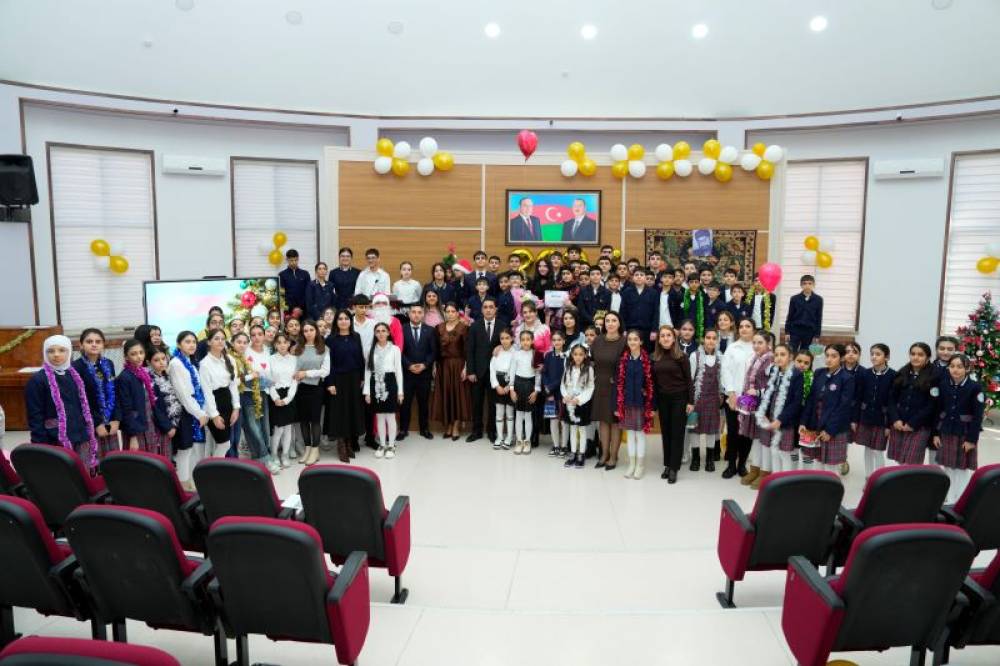 NDU-nun nəzdində İngilis dili təmayüllü Gimnaziyada 31 Dekabr – Dünya Azərbaycanlılarının Həmrəyliyi Günü və Yeni ilə həsr olunmuş tədbir keçirilib