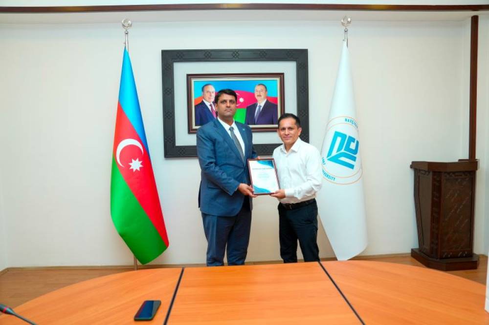 Naxçıvan Dövlət Universiteti nəzdində fəaliyyət göstərən Kembric Məktəbinin tədris ilinin yekunlarına dair görüş keçirilib