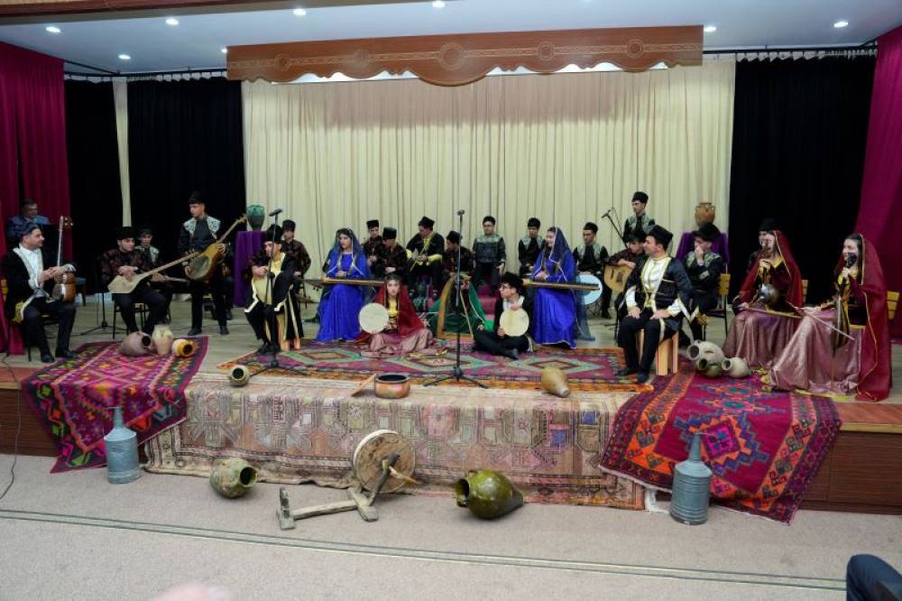 Naxçıvan Dövlət Universitetində yeni yaradılan “Qədim Xalq Çalğı Alətləri” Ansamblının təqdimatı keçirilib