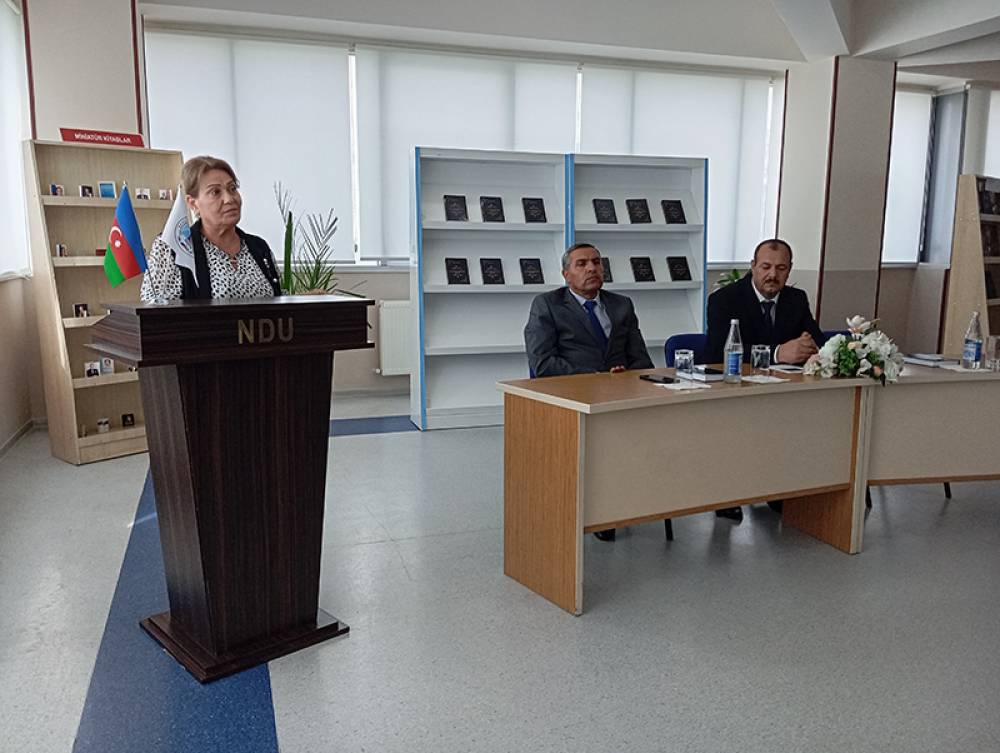 “Atalar sözləri və məsəllərin poetik dili” adlı kitabının təqdimatı keçirilib