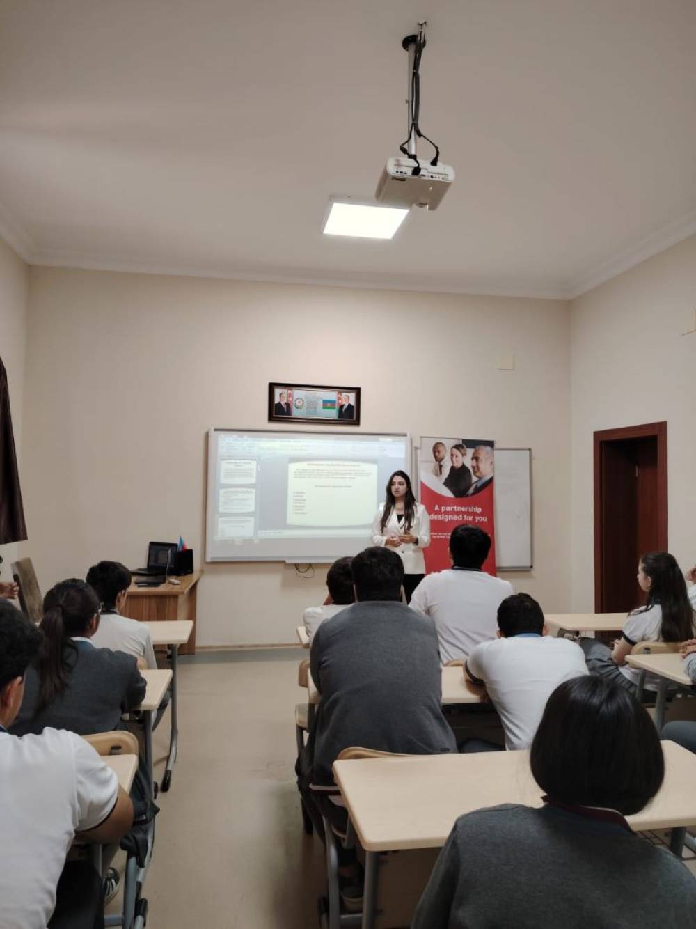 NDU-nun əməkdaşları ümumtəhsil müəssisələrində  SAT imtahanı ilə bağlı maarifləndirici görüşlər keçirib