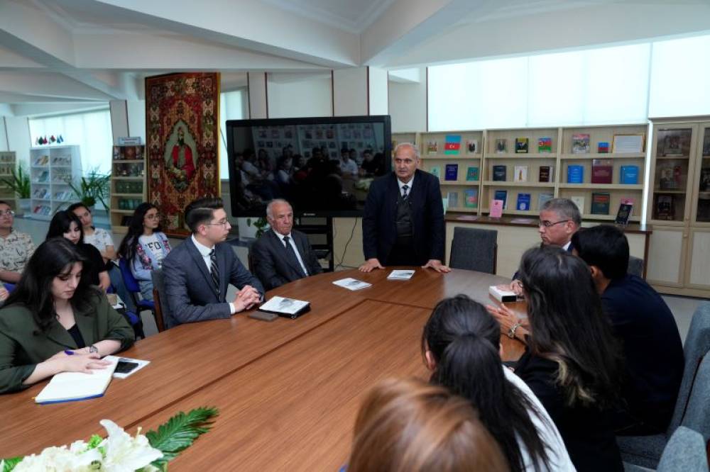 NDU-da “Ulu Öndərin Xatirə Həftəsi” çərçivisində dəyirmi masa keçirilib