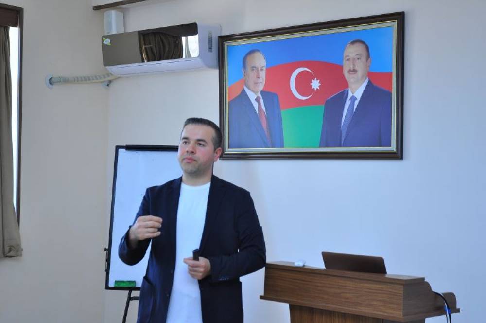 NDU-da həkim stomatoloq  Rəşad Muradov tərəfindən vörkşop keçirilib