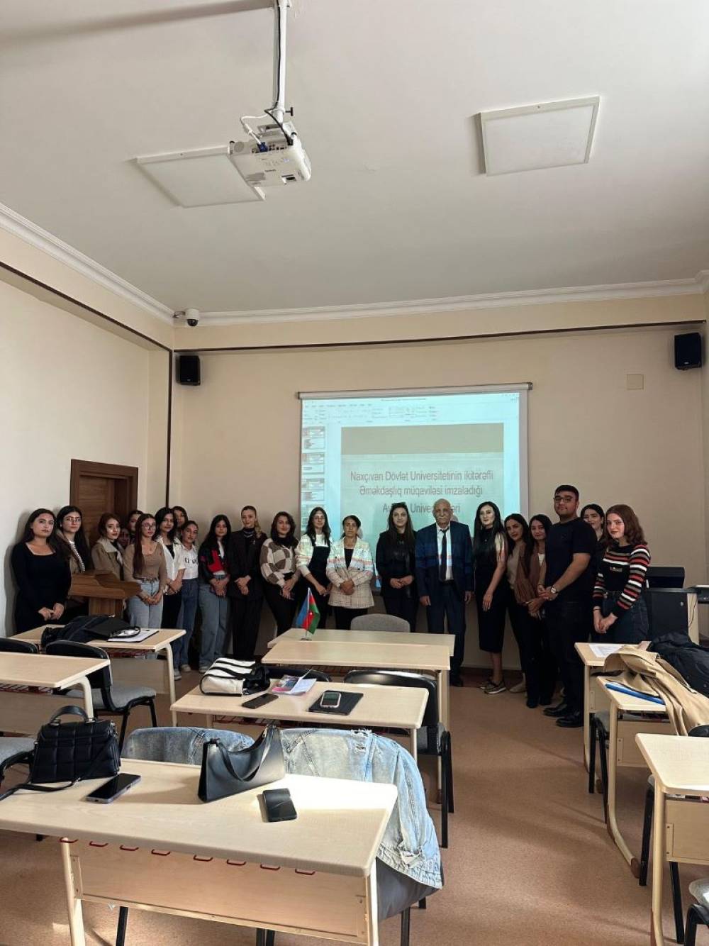 Tələbələr üçün "How to improve language skills" mövzusunda disskusiya təşkil edilib