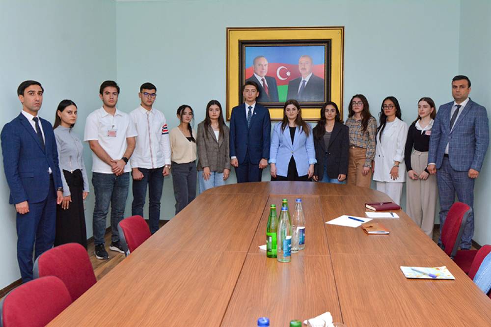 Ombudsman Femida Könüllüləri Təşkilatının üzvləri ilə görüşüb