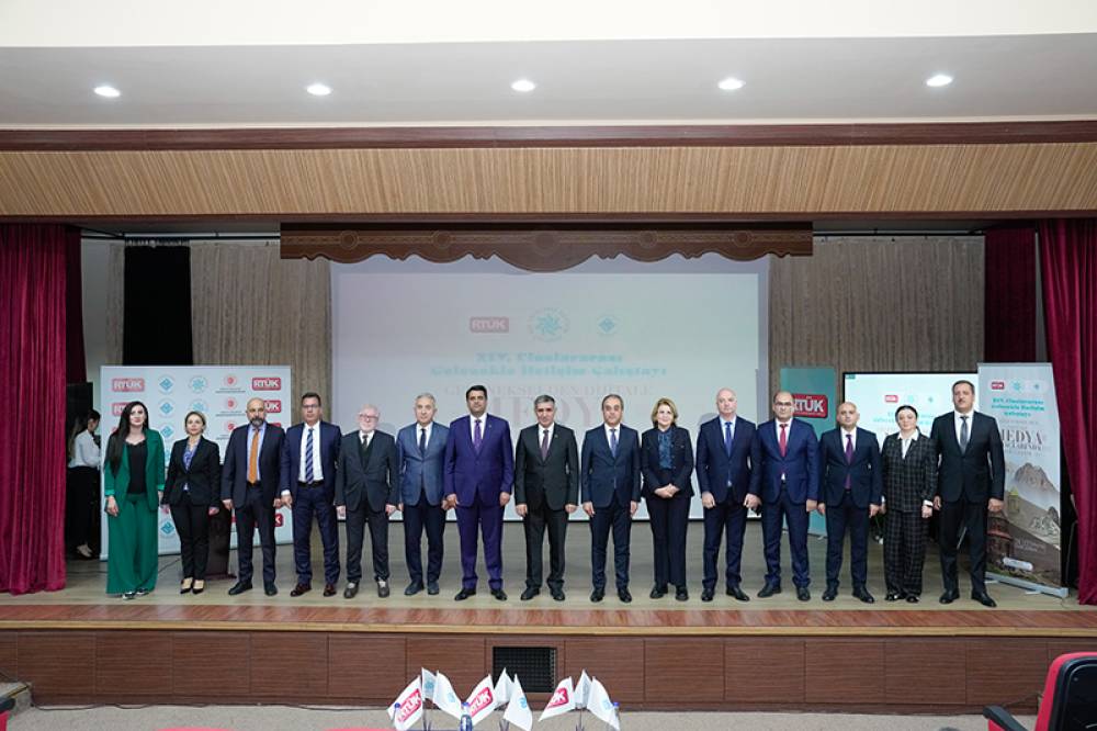 Naxçıvan Dövlət Universitetində Türkiyə Radio və Televiziya Ali Şurasının 2009-cu ildən təşkil etdiyi ənənəvi "Gələcəklə ünsiyyət" 14-cü beynəlxalq konfransı təşkil olunub