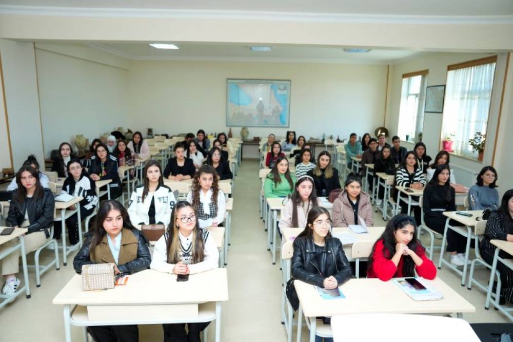 Naxçıvan Dövlət Universitetində Azərbaycan dili və ədəbiyyat ixtisasının tələbələrinə ustad dərs keçirilib