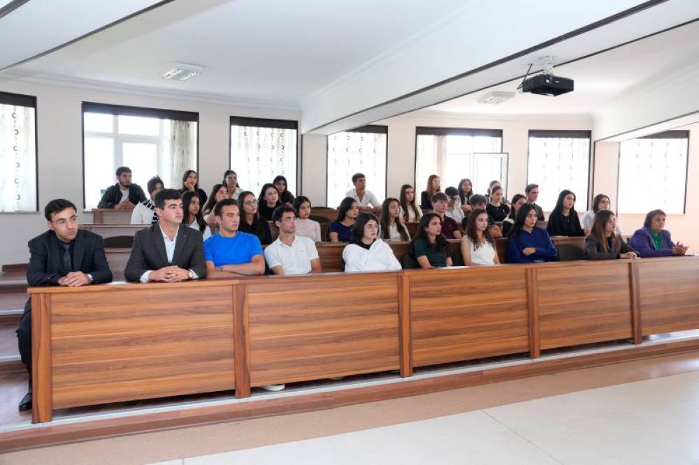 “Dahinin izi ilə” adlı tədbir keçirilib