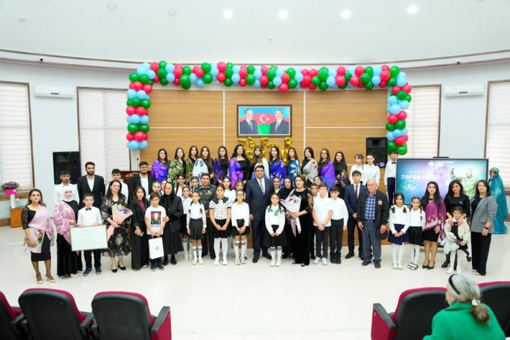 NDU nəzdində Gimnaziya və Beynəlxalq Məktəbin təşkilatçılığı ilə 8 Noyabr – Zəfər Gününə həsr olunan “Zəfərin Səsi” adlı tədbir keçirilib