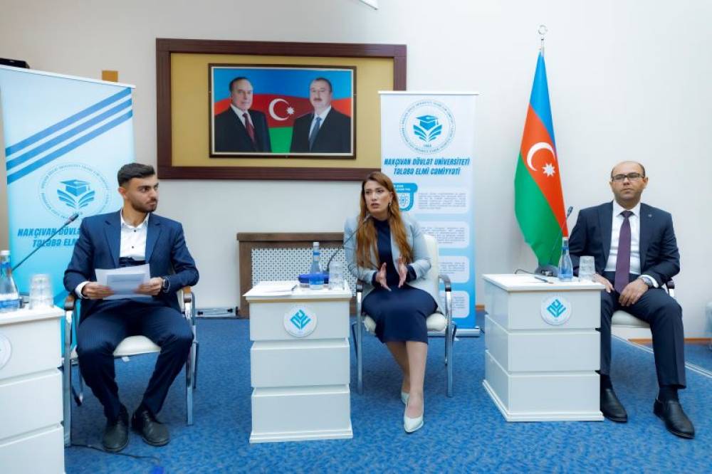 NDU-da  “Şərq qapısı” qəzetinin baş redaktoru Sara Əzimova tələbə-jurnalistlər ilə görüşüb